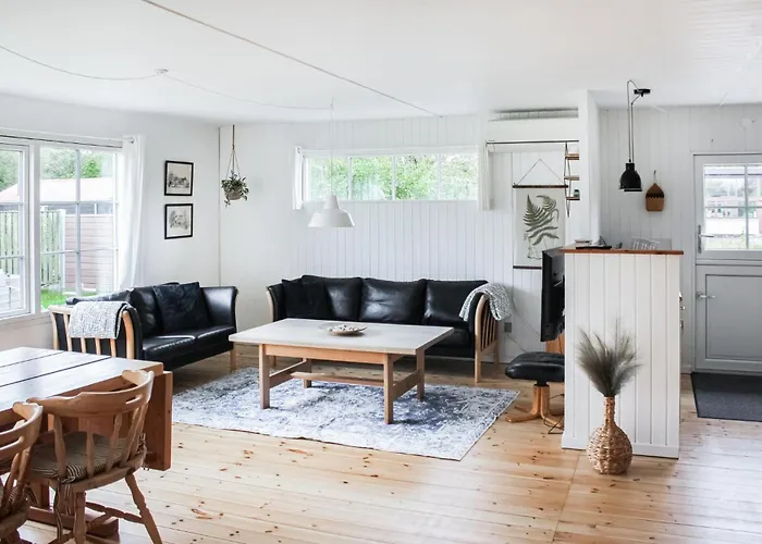 3 Bedroom Beautiful In Thyholm